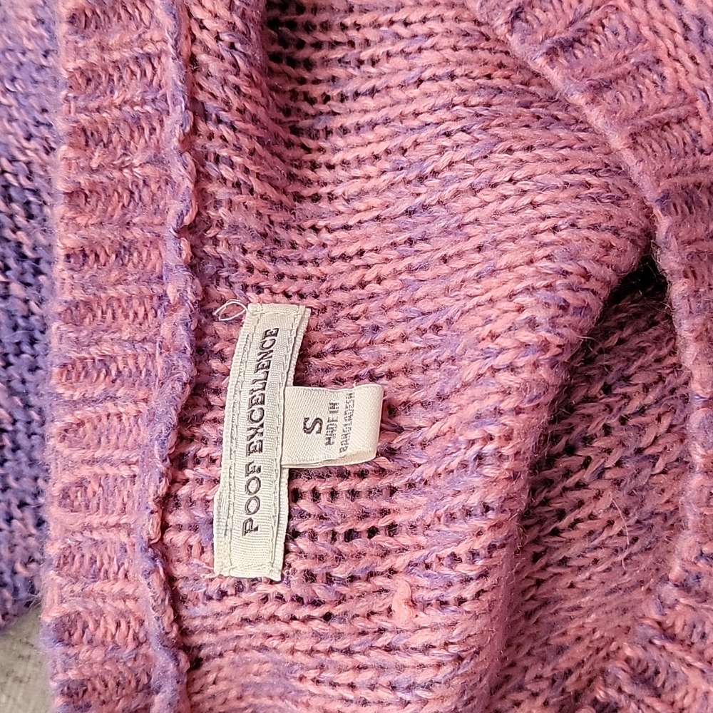 2 Sweaters - Picture 4 of 9